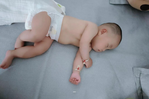 上饶宝宝胳膊上起红疙瘩